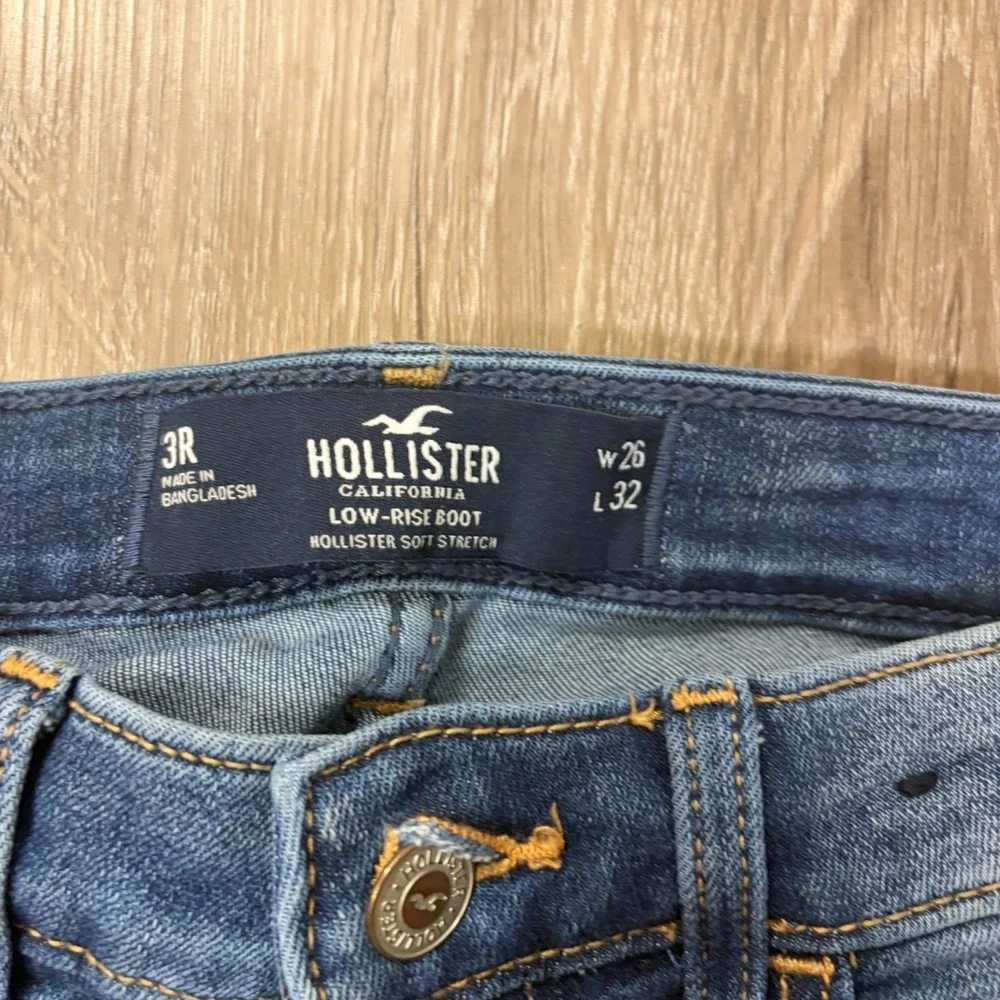 Hollister Low Rise Boot Jeans Womens 3R 26x32 Long Medium Wash Y2K Soft Stretch